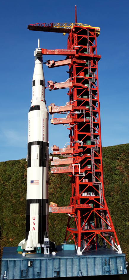 Launch Umbilical Tower (LUT) Saturn V. Kartonmodellbausatz 1/96.