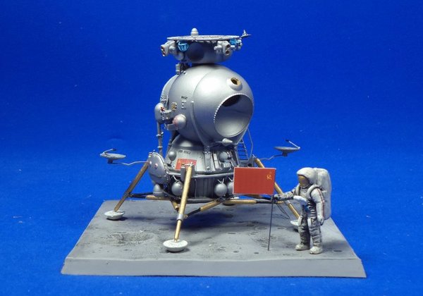 Soviet Lunar Lander LK. Phantastic Plastic.  1/48.