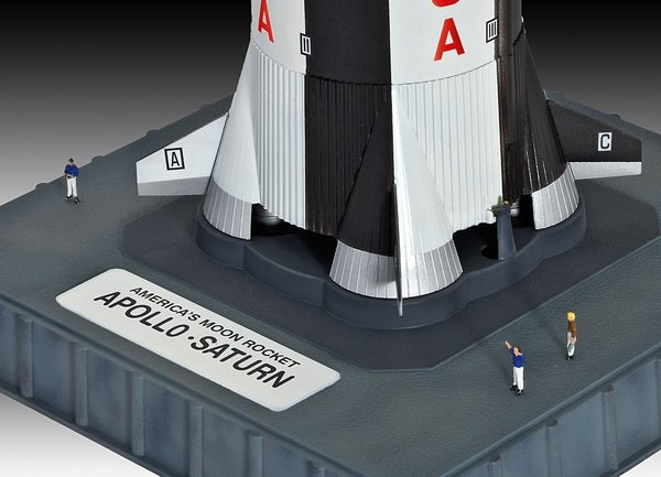 Saturn V. Revell 1/144