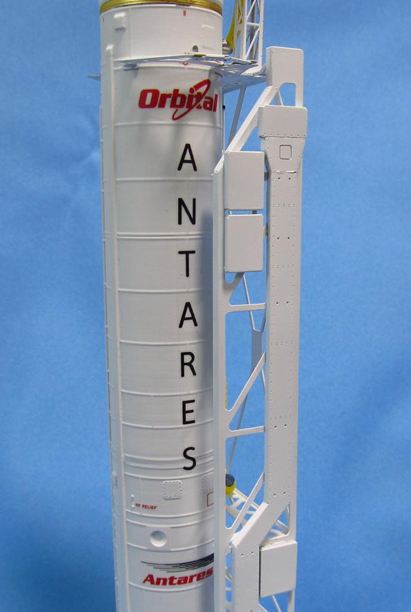 Antares Rocket (ehemals Taurus II).  1/144.