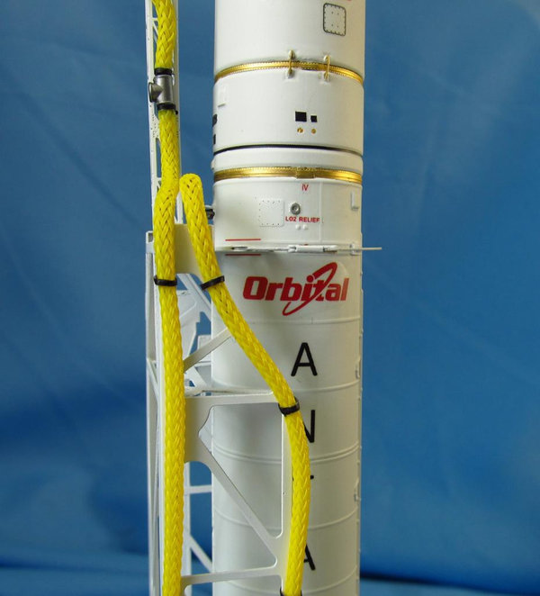 Antares Rocket (ehemals Taurus II).  1/144.