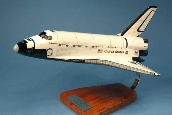 Space Shuttle Orbiter. Fertigmodell 1/100. Bitte Text unten lesen!