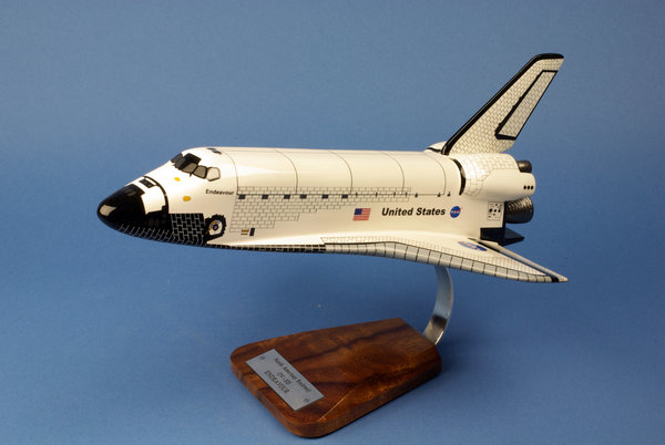 Space Shuttle ENDEAVOUR. 1/100.