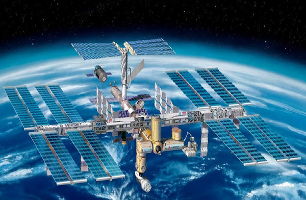Internationale Raumstation ISS - Platinium Edition.  REVELL 1/144. Ab OKTOBER 2023!!